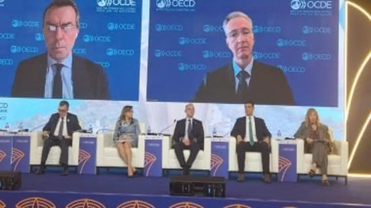 مصر تبدأ مرحلة التنفيذ الفعلي لاستراتيجية الذكاء الاصطناعي وتعزز جاهزيتها الرقمية عالمياً
